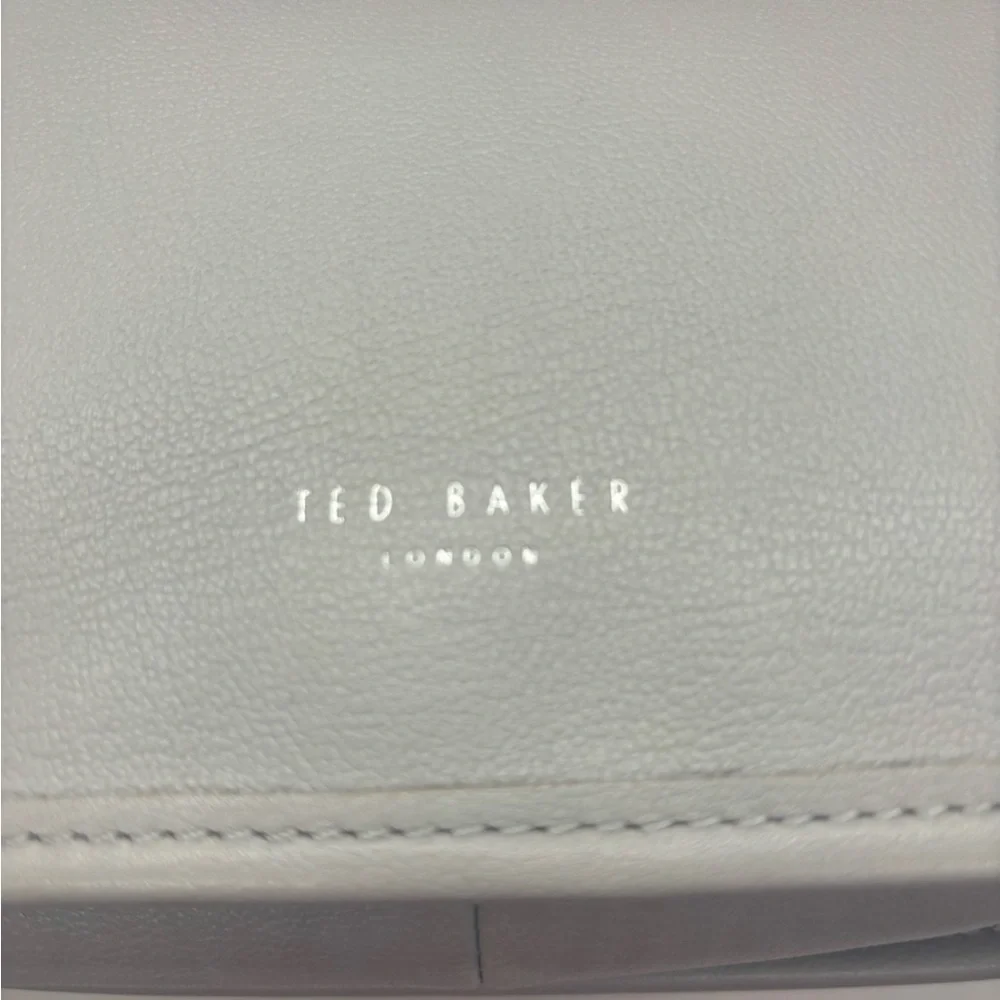 HEATHERR CURVED LEATHER CROSSBODY BAG❗️- SOLD TO WANDAHUGGINS66 - Picture 2 of 16